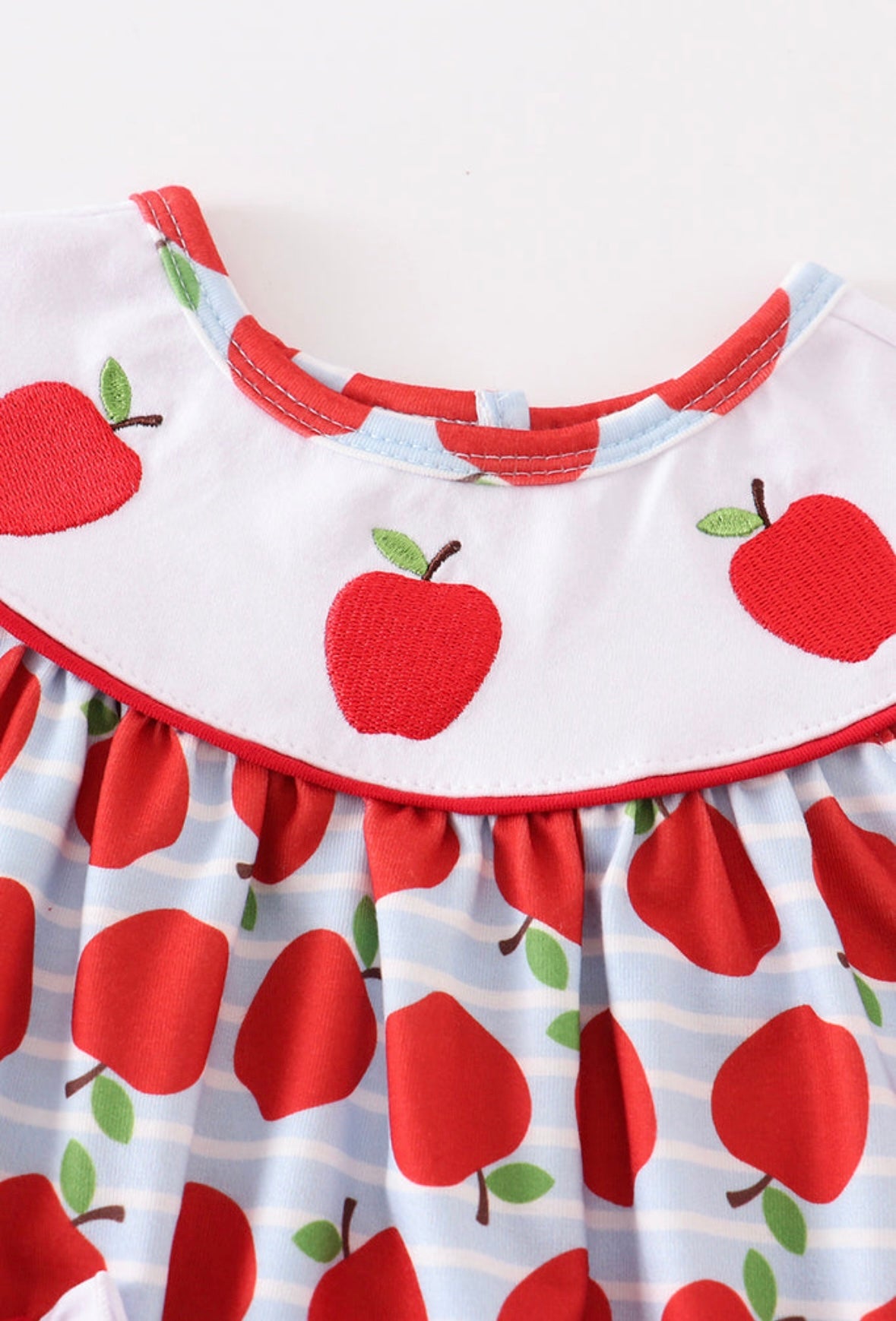 Two Pocket Apple Appliqué Bubble